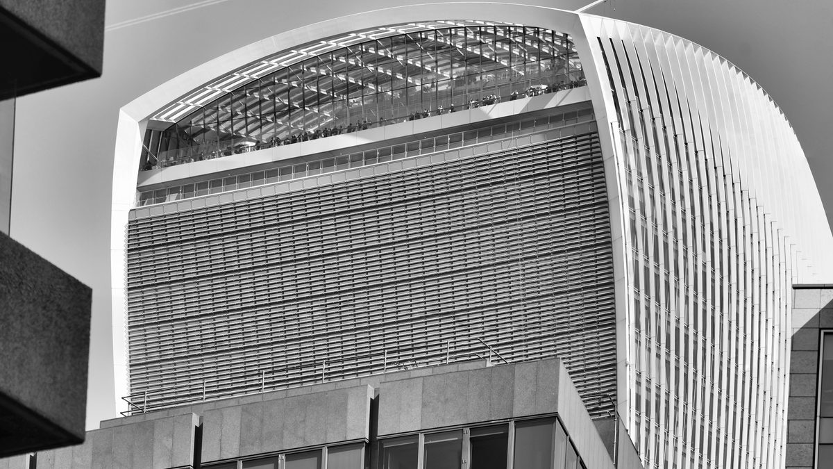 Black and white photo of the Walkie Talkie building in London's urban landscape.